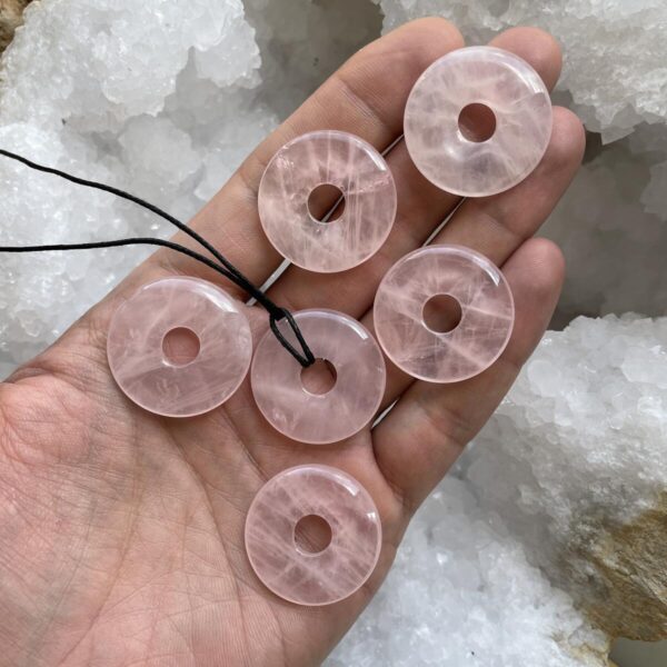 Rožinis kvarcas pakabukas Donutas, 3 cm