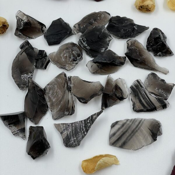 Juodasis obsidianas (vulkaninis stiklas), 4-12 gr.