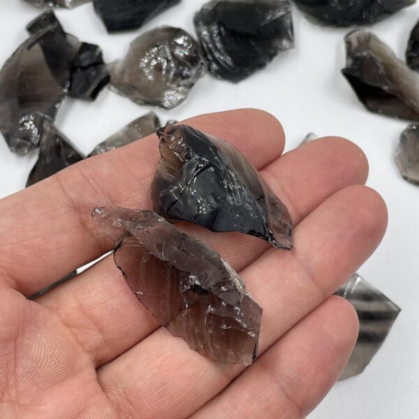 Juodasis obsidianas (vulkaninis stiklas), 4-12 gr. - Image 2