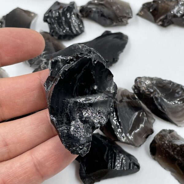 Juodasis obsidianas (vulkaninis stiklas), 13-20 gr. - Image 3