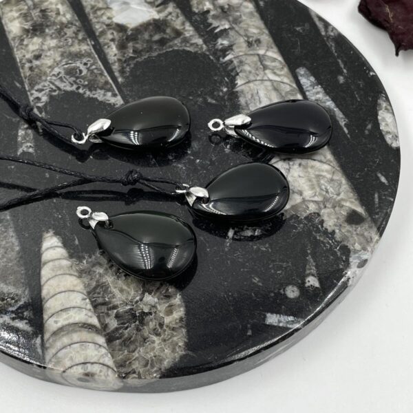 Vaivorykštinio obsidiano pakabukas, 3-4 gr.