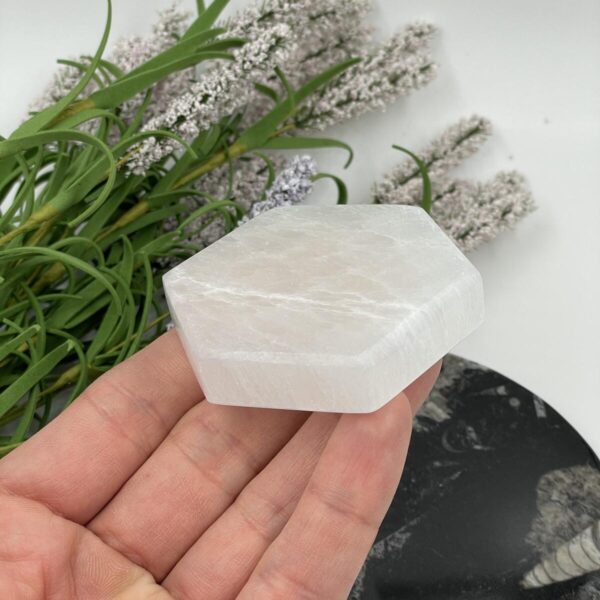 Selenito padėkliukas "heksagonas", 7 cm - Image 2