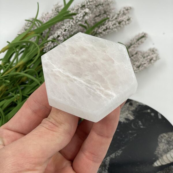 Selenito padėkliukas "heksagonas", 7 cm