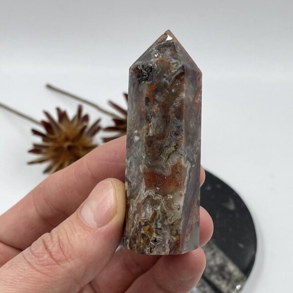 Pašėlusiai neriniuoto agato bokštelis (crazy lace), 77 gr.