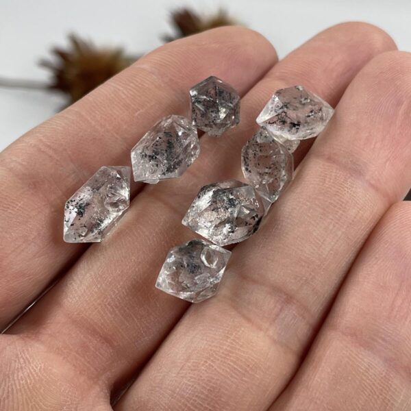 Herkimerio deimantas su geležimi, 0,8-1,7 gr.