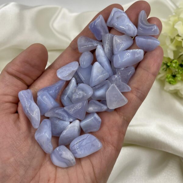 Melsvasis neriniuotas agatas/chalcedonas, S-M dydis