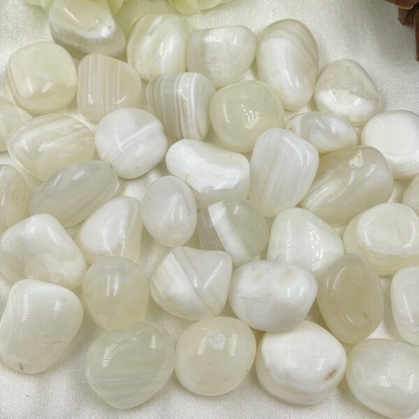Baltasis Agatas, M-L dydis