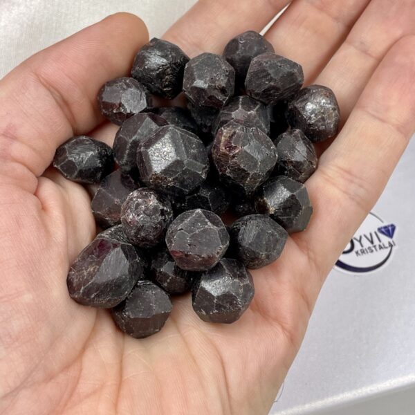 Granato kristalas, 4,5-8 gr.