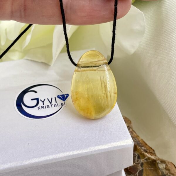 Geltono/medaus fluorito pakabukas (AA), 12-14 gr.