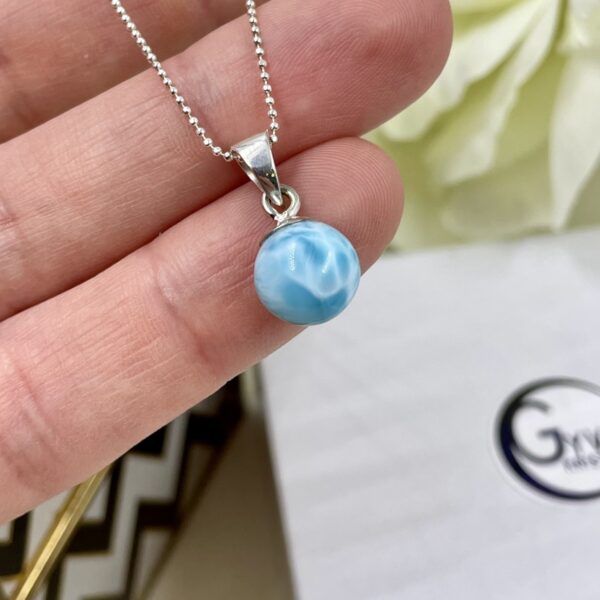 Pakabukas su larimar, 2,1 gr.