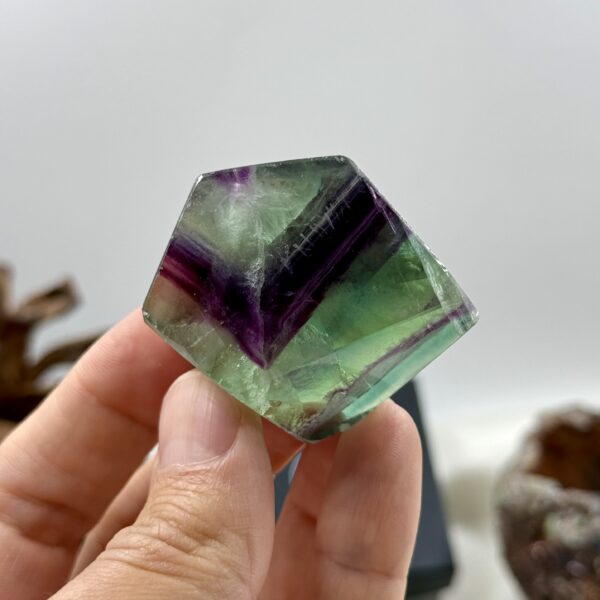 Vaivorykštinis fluoritas (A), 102 gr.