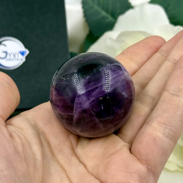 Vaivorykštinio fluorito rutulys (sfera), 145 gr.