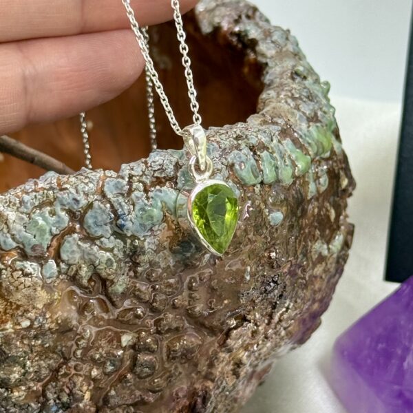 Pakabukas su peridotu (olivinas) (A), 3,2 gr. - Image 2